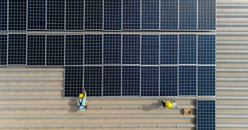 Solarenergie-PV-Installation-auf-Dachfläche